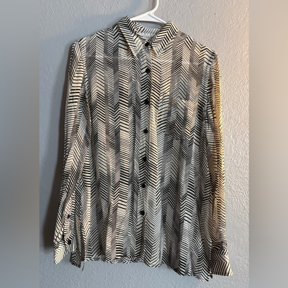 Jones New York‎ 100% silk women’s blouse/tunic geometric Button front. SZ 6.